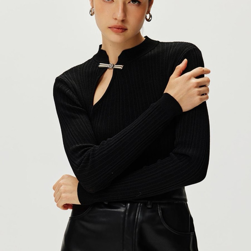 Ribbed Sweater Metal Knot Detailing in Black